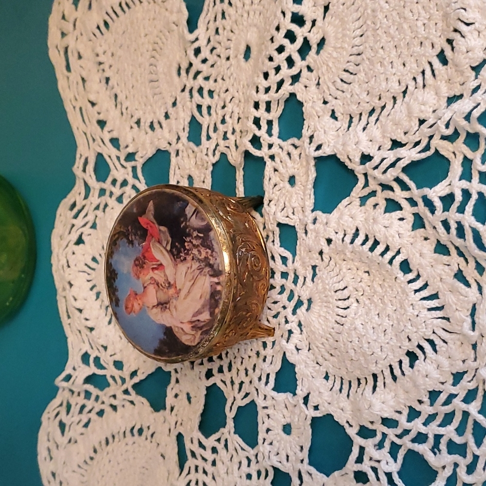 Antique ring casket